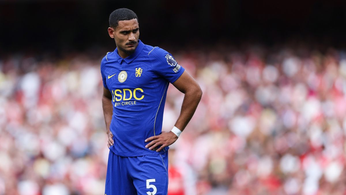 Chelsea defender receives blame for soft defending as he lets Tottenham man blow past him